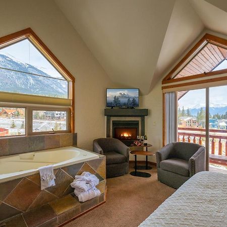 A Bear And Bison Country Inn Канмор Екстериор снимка
