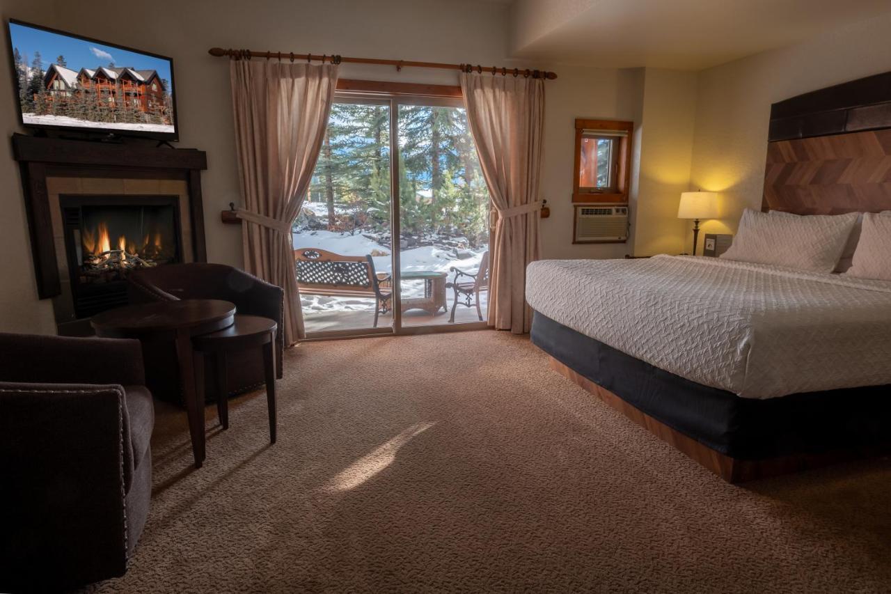 A Bear And Bison Country Inn Канмор Екстериор снимка